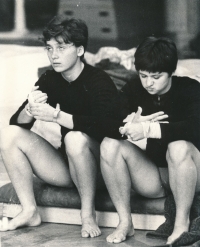 Bohumila Řešátková (nalevo) při přípravě na olympijské hry v Tokiu 1964