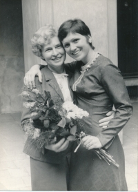 Bohumila Řešátková s maminkou Zdeňkou v první polovině 70. let 20. století