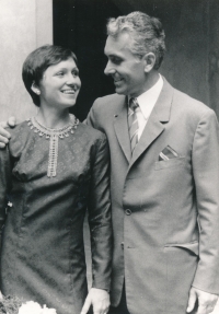 Bohumila Řešátková se svým otcem Bohumilem Řimnáčem v první polovině 70. let 20. století