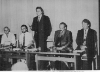 Zdeněk Štěpán (napravo) s Vladimírem Dlouhým (uprostřed) a dalšími členy ODA, zač. 90. let