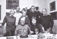 Josef Dvořák s dcerami a jejich manželi v roce 2022