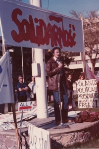 Jaroslav Čapek na demonstraci v roce 1981, v době stanného práva v Polsku
