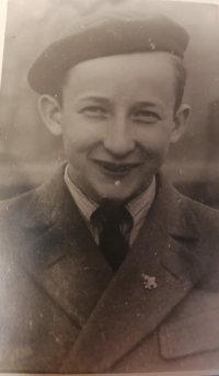 Miloš Kypta jako školák 1945