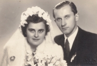 Novomanželé Vítkovi v roce 1948