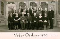 Výbor pěveckého sdružení Otakar ve Vysokém Mýtě, otec pamětníka uprostřed prostřední řady, 1950

