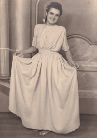 Věra Vítková in a dancing class, 1945