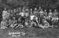 Na letním táboře v Lomnici nad Popelkou, 1945