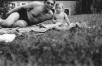 S otcem Karlem Bockem, 1937