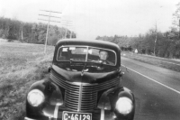 Vůz otce Antonína Bartoše st., kterým vozil kurýry na hranice s Československem, odkud převáděli uprchlíky, Německo, 1950 