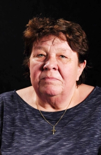 Jana Heinzlová při natáčení ve studiu Paměti národa v Liberci v květnu 2022