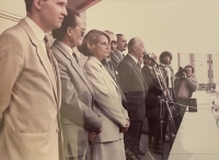 Danica Okrucká with members of the VPN coordination committee and Alexander Dubček on the podium