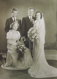 Rudolf a Ludmila Jurečkovi pár vpravo, svatba, 22. července 1949