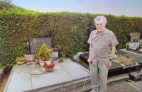 Rudolf Jurečka u rodinné hrobky v Krhové, 26. července 2018
