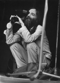 Novinář a zakladatel Sekce mladé hudby Ladislav Zajíček, který zaznamenal dění prvního ročníku Folkové Lipnice, 1984