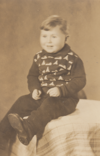 Jedna z prvních fotografií Milady Rejmanové, 30. léta 20. století