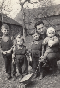 Němec siblings with their father Oldřich