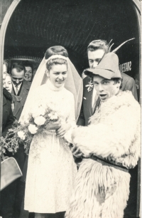 Jiří Blažíček na svatbě svojí kamarádky, cca 1966