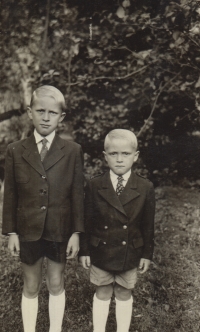 Vladimír Trvalec with his older brother Cyril, 1957