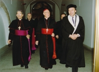 Jan Kofroň (far right) with the Vatican delegation in Karolinum, 1993