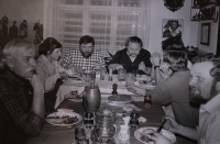 Roast pork feast at the Žižkovský family: Jan Souček and Oldřich Kulhánek sitting at the head of the table, Adolf Born on the left (February 1986)