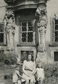 Family in front of Křimice Chateau