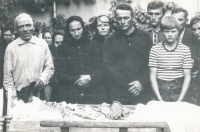 Pohřeb tchyně pamětnice, Rovensko, 1990