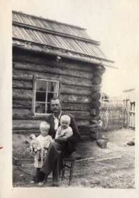  Ivan Kabyn with his daughter Iryna and son Roman in the Peya special settlement. June 26, 1955