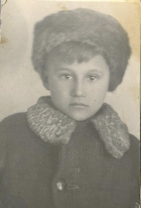 Ihor Kalynec jako školák, 1945 