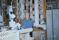 Eliane ve sklárně v Harrachově, kolem roku 2010