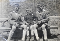 Bratři Nedvědovi z Eibenthalu. Zleva Ernest, Martin a František, závěr 50. let