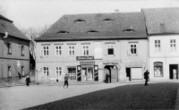 Rodný dům Eriky Fuksové, rozené Seifertové, Jirkov, náměstí čp. 85, rok 1938