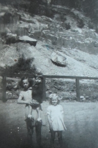 Aunt Jolanda, Eliane (on the right) and brother Josef, 1944