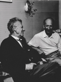 Vlevo na fotografii otec pamětnice Ing. Theodor Ingr, vpravo tchán Adolf Geryk, odborný učitel
