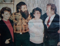 Václav Havel's visit in Vlčice. From the left: Věra Čáslavská, Vladimír Pechan, Vladimír Pechan's wife and Václav Havel, 1990