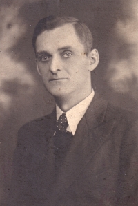 Otec Josef Knapík narozený v roce 1901