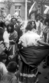 Giňovci v prvomájovém průvodu, Opava, 70. léta