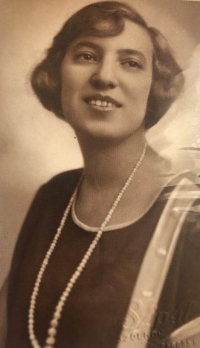 Lydia Mártonová (1904–1969), roz. Groszová, matka Štefana, 30. léta