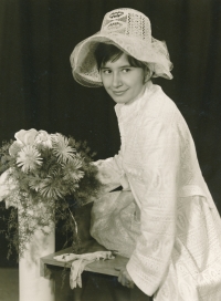 Marta Neumajerová na svatební fotografii, 1971