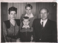 The Kalyntsi family in Khodoriv, 1952. Yefrozyna and Myron Kalyntsi, their sons Ihor (senior) and Borys