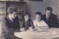 Sourozenci Bystřičanovi, Hubert první zleva, cca 1960