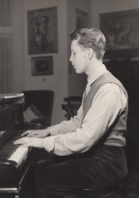 Manžel Dagmar Halasové František X. Halas, syn Františka Halase 