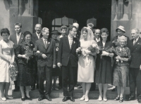 Novomanželé Petr a Jana Zachovi, 1961