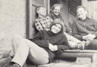 Marie Klimešová s rodiči a bratrem, 1970
