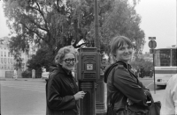Marie Klimešová s maminkou, 1975