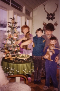 Marie Klimešová - synové Tobiáš a Jáchym, manžel Svatopluk Klimeš, teta Marie Valvodová, 1995