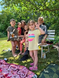 Marie Klimešová s manželem a vnoučaty, 2021