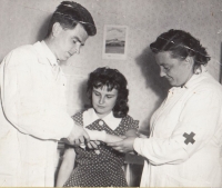 MUDr. Milan Jindrák při práci, Volenice, 1959