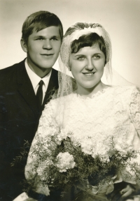 Jan a Štěpánka Fechtnerovi, svatební fotografie z roku 1977