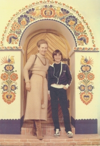 Olga Hudečková se synem Dominikem, 80. léta 20. století