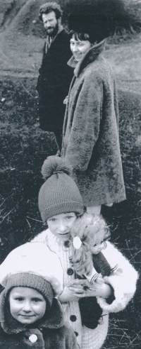 Olga a Miroslav Hudečkovi s dětmi, 70. léta 20. století
